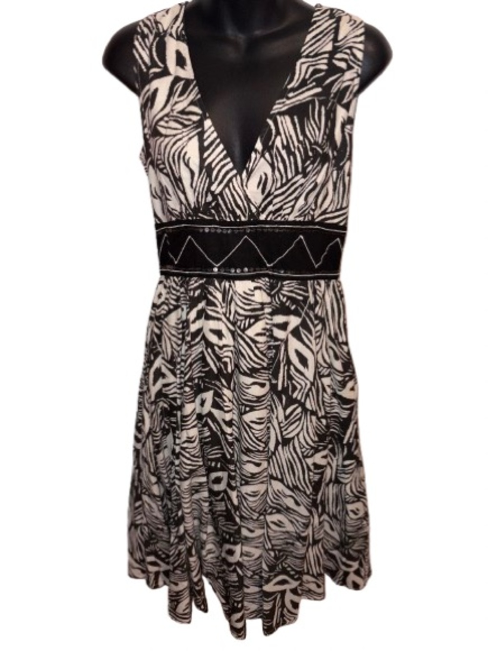 Beaubois Black and White V-Neck Printed Fit & Flare Dress size M
